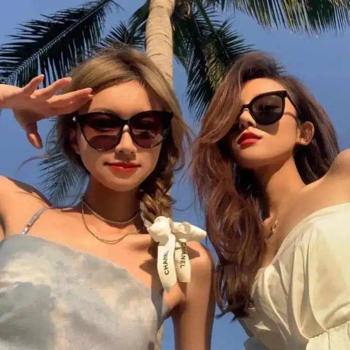 女帅亮身份后，渣男跪地唱征服